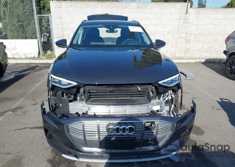 2019 Audi E-Tron Premium Plus из США, поврежденный, VIN WA1VAAGE2KB021539